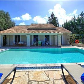 3 bedroom villa with pool in Kassiopi, Corfu, sleeps 6